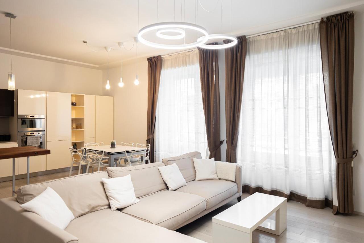 Elegante E Spazioso Quadrilocale In Porta Venezia Milan Bagian luar foto
