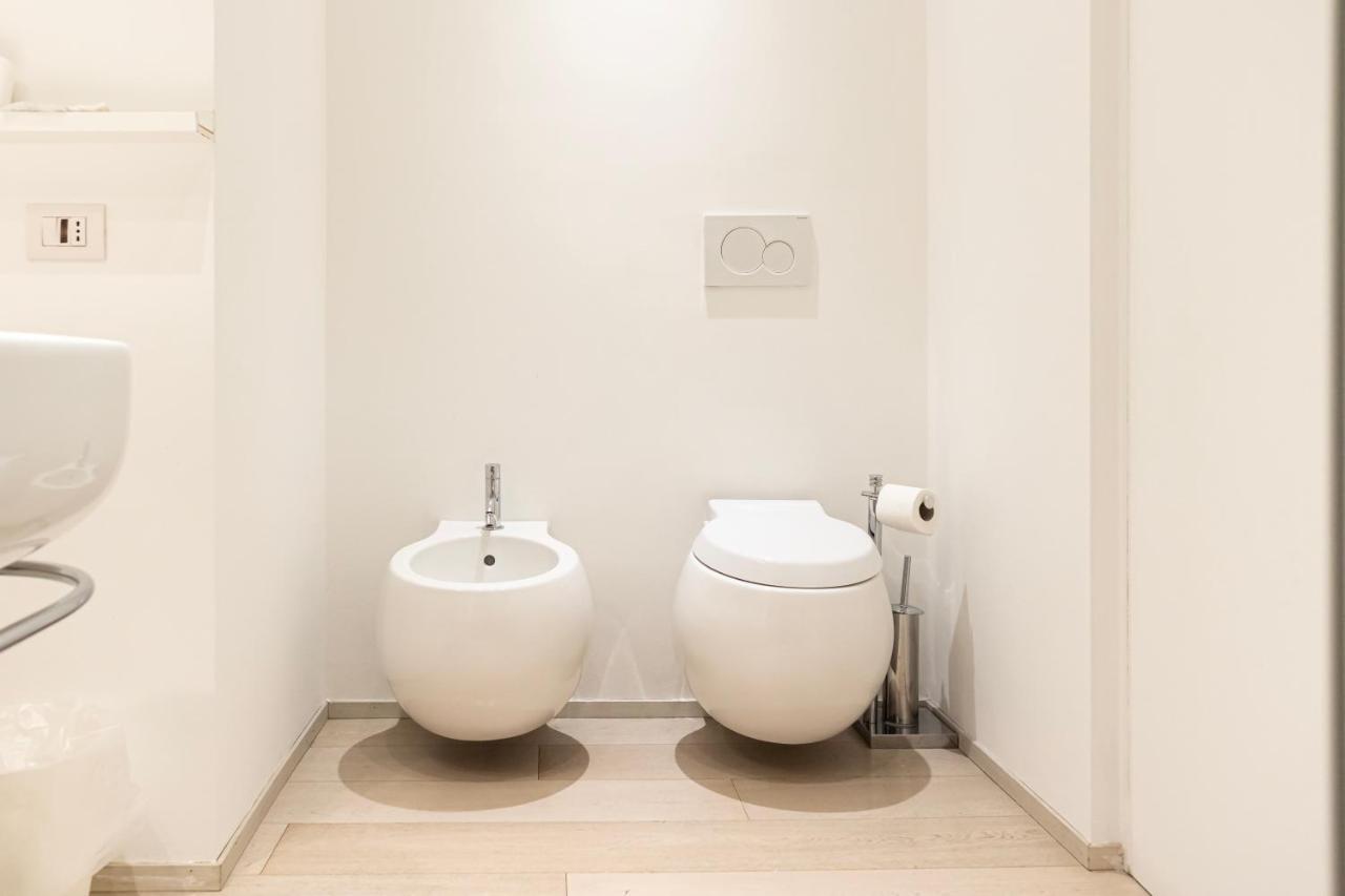 Elegante E Spazioso Quadrilocale In Porta Venezia Milan Bagian luar foto