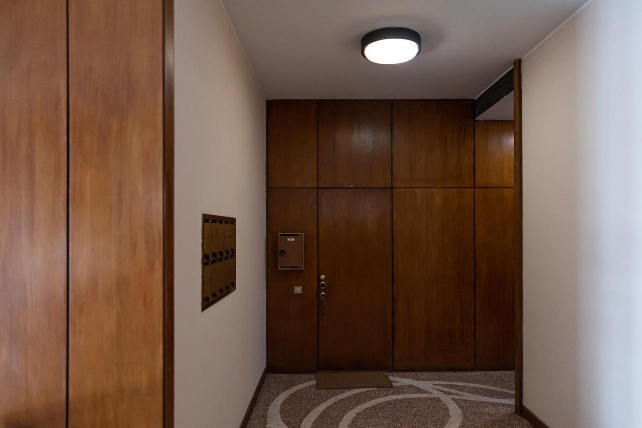 Elegante E Spazioso Quadrilocale In Porta Venezia Milan Bagian luar foto