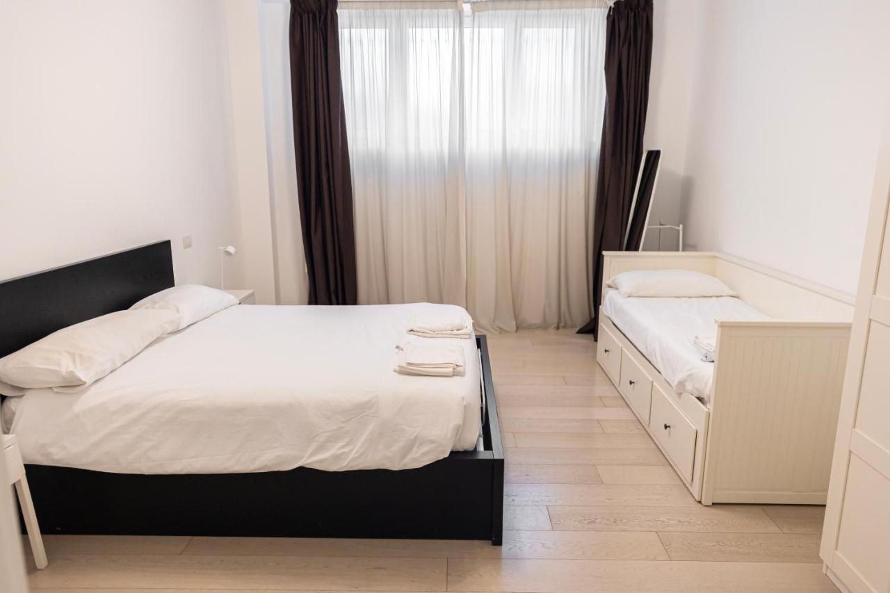 Elegante E Spazioso Quadrilocale In Porta Venezia Milan Bagian luar foto